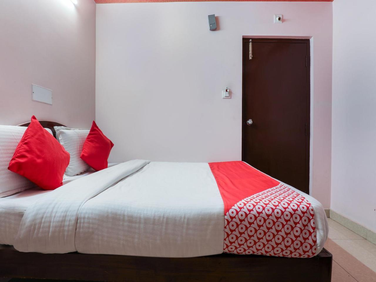 Oyo 10711 Hotel Nsnr Residency Visakhapatnam Exterior foto